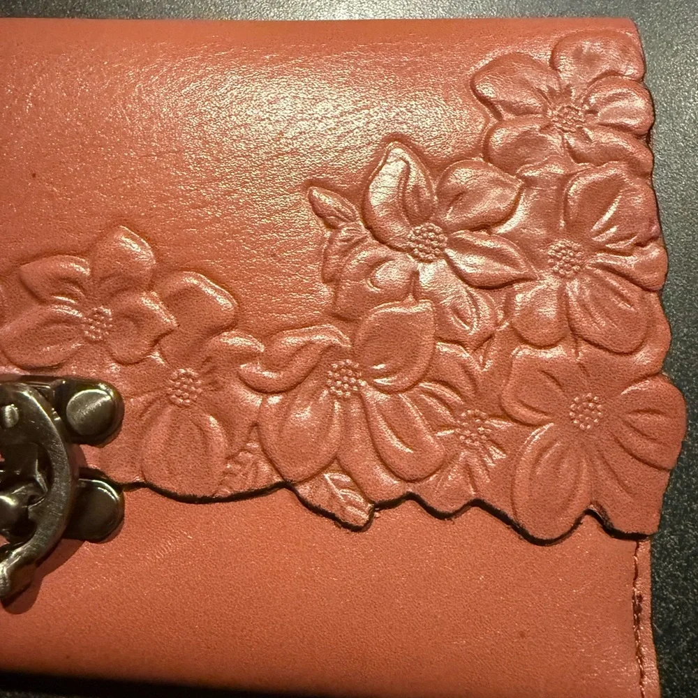 Patricia Nash Pink Floral Embossed Clutch - Picture 3 of 9
